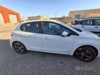 Usata Peugeot 208 Active 82 CV (60 kW) 2014 Bianco Utilitaria