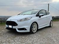 Usata Ford Fiesta ST 182 CV (133 kW) 2015 Bianco Berlina