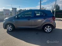 Usado Kia Picanto City 67 CV (49 kW) 2020 Gris Utilitario