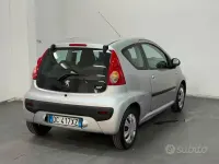 Usata Peugeot 107 68 CV (50 kW) 2006 Utilitaria