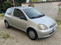 Usata Toyota Yaris Sol 68 CV (50 kW) 2001 Argento Berlina