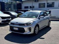 Usado Kia Rio Active 84 HP (61 kW) 2018 Cinzento Sedan