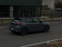 Usata Opel Corsa GS Line 101 CV (74 kW) 2024 Grigio Berlina