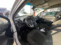 Usata Chevrolet Orlando 130 CV (95 kW) 2010 Bianco Monovolume