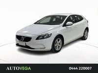 Usata Volvo V40 Momentum 120 CV (88 kW) 2018 Vari colori / pastello Berlina