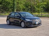 Usado Kia Rio 84 CV (61 kW) 2017 Negro Berlina