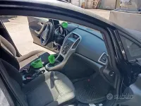 Usata Opel Astra 140 CV (102 kW) 2013 Nero Station wagon