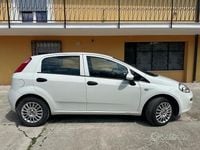 Usata Fiat Punto Young 69 CV (50 kW) 2016 Bianco Utilitaria