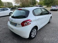 Usata Peugeot 208 Active 67 CV (49 kW) 2013 Bianco Utilitaria