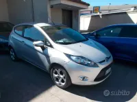 Usata Ford Fiesta Titanium 82 CV (60 kW) 2012 Grigio Berlina
