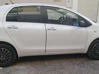Usata Toyota Yaris 69 CV (50 kW) 2011 Bianco Berlina