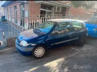 Usata Renault Clio 48 CV (35 kW) 2001 Bluazzurro Utilitaria