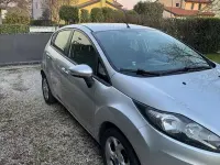 Usata Ford Fiesta 71 CV (52 kW) 2012 Argento Berlina