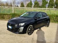 Usata Peugeot 208 Allure 101 CV (74 kW) 2025 Nero Utilitaria