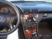 Usata Mercedes C220 150 CV (110 kW) 2006 Nero Berlina