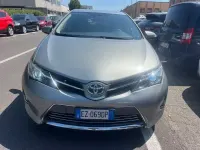 Usata Toyota Auris Hybrid Lounge 99 CV (72 kW) 2015 Grigio Berlina