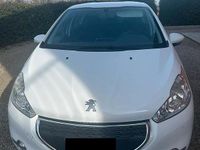 Usata Peugeot 208 Allure 68 CV (50 kW) 2014 Bianco Utilitaria