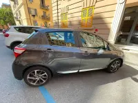 Usata Toyota Yaris Hybrid Style 73 CV (53 kW) 2018 Grigio Berlina
