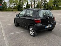 Usata Toyota Yaris 68 CV (50 kW) 1999 Nero Utilitaria