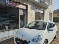 Usata Peugeot 208 Allure 68 CV (50 kW) 2014 Bianco Utilitaria