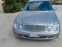 Usata Mercedes E270 177 CV (130 kW) 2002 Grigio Berlina