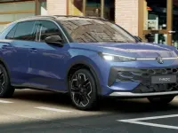 Nuova VW T-Roc Style 150 CV (110 kW) 2026 Celestial blue metallizzato ne SUV
