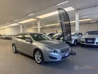 Usata Volvo V60 Momentum 115 CV (84 kW) 2012 Grigio Station wagon