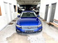Usata VW Passat R-line 200 CV (147 kW) 2021 Blu/azzurro Berlina