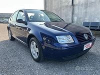 Usata VW Bora Trendline 105 CV (77 kW) 2001 Blu Berlina
