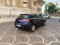 Usata Alfa Romeo Giulietta Distinctive 105 CV (77 kW) 2013 Viola Utilitaria
