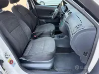 Usata Skoda Roomster 69 CV (50 kW) 2012 Bianco Monovolume
