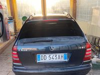 Usata Mercedes C200 Elegance 122 CV (89 kW) 2006 Blu Berlina