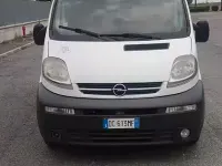 Usata Opel Vivaro 100 CV (73 kW) 2006 Bianco Monovolume
