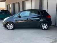 Usata Kia Venga 90 CV (66 kW) 2013 Nero Utilitaria