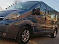 usata Opel Vivaro autocarro 6 posti