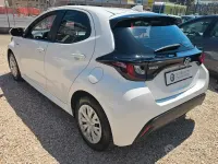 Usata Toyota Yaris Hybrid Business Edition 92 CV (67 kW) 2021 Bianco Berlina