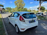 Usata Ford Fiesta 75 CV (55 kW) 2015 Bianco Utilitaria