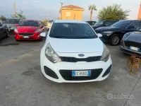 Usata Kia Rio EX 85 CV (62 kW) 2012 Bianco Berlina