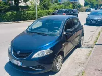 Usata Lancia Ypsilon Gold 69 CV (50 kW) 2016 Bluazzurro Utilitaria