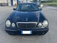 Usata Mercedes E200 Avantgarde 163 CV (119 kW) 2000 Blu Berlina
