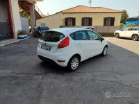 Usata Ford Fiesta 68 CV (50 kW) 2010 Bianco Berlina