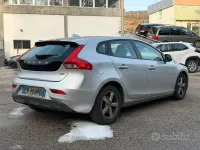 Usado Volvo V40 Kinetic 115 CV (84 kW) 2014 Gris Berlina