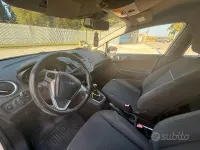 Usata Ford Fiesta 75 CV (55 kW) 2013 Grigio Berlina