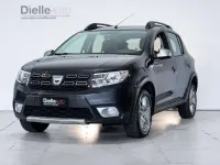 Usata Dacia Sandero Lauréate 90 CV (66 kW) 2017 Gris comete SUV