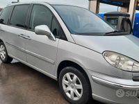 Begagnad Peugeot 807 136 HK (100 kW) 2012 Grå Minibuss