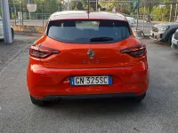 Usata Renault Clio V Equilibre 101 CV (74 kW) 2023 Arancione Berlina