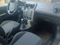Usata Ford Fiesta Ghia 68 CV (50 kW) 2005 Argento Utilitaria