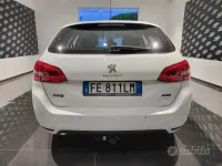 Usado Peugeot 308 100 CV (73 kW) 2016 Blanco Familiar