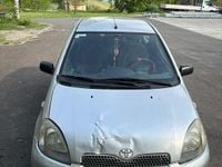 Usado Toyota Yaris 68 CV (50 kW) 2002 Gris Berlina