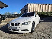 Begagnad BMW 318 143 HK (105 kW) 2008 Vit Kombi